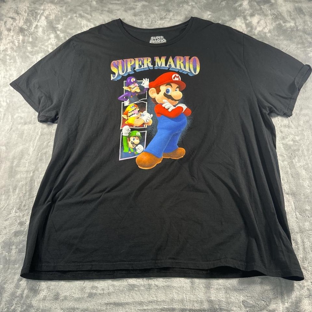 Black graphic Mario‎ tee